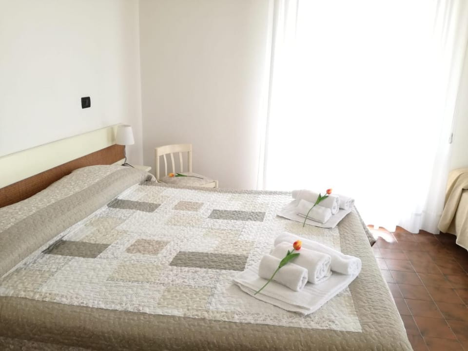 Photo of the whole room, Decorative detail