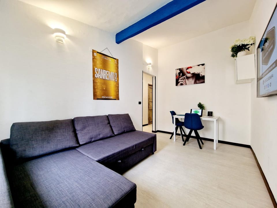 HomeHolidaySanremo - Palace Apartment in Sanremo