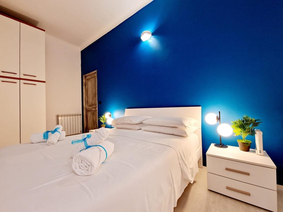 Bed, Photo of the whole room, Bedroom, towels, wardrobe
