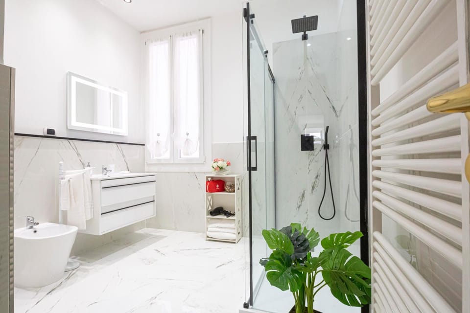 Shower, Toilet, Bathroom, Bath, towels