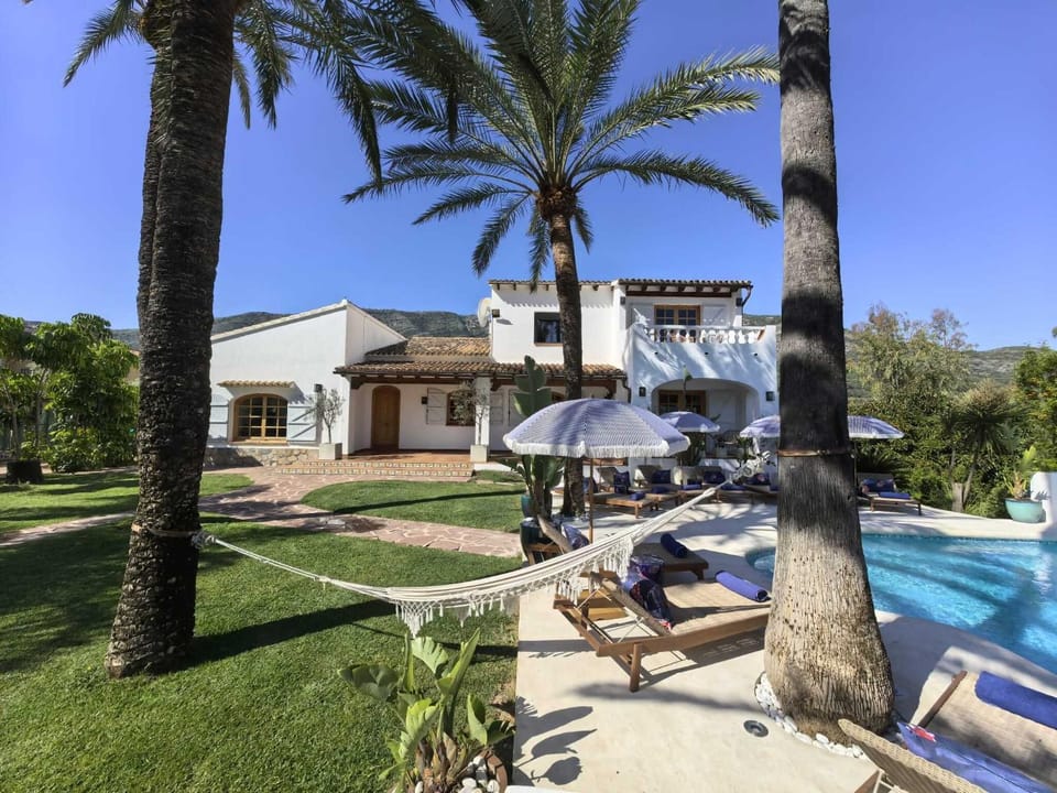 Villa Enri . Boutique Villa & Optional Guesthouse Villa in Marina Alta
