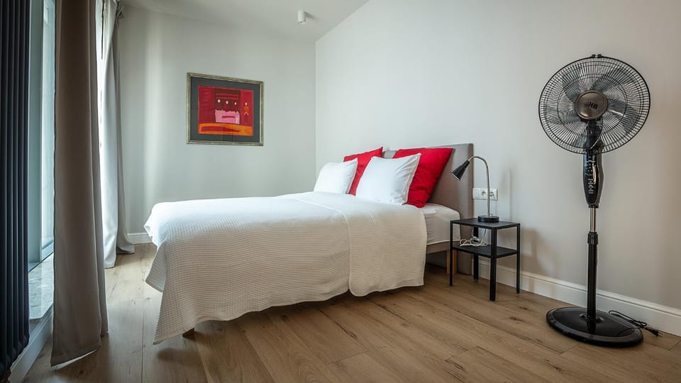 Bed, Bedroom, fireplace