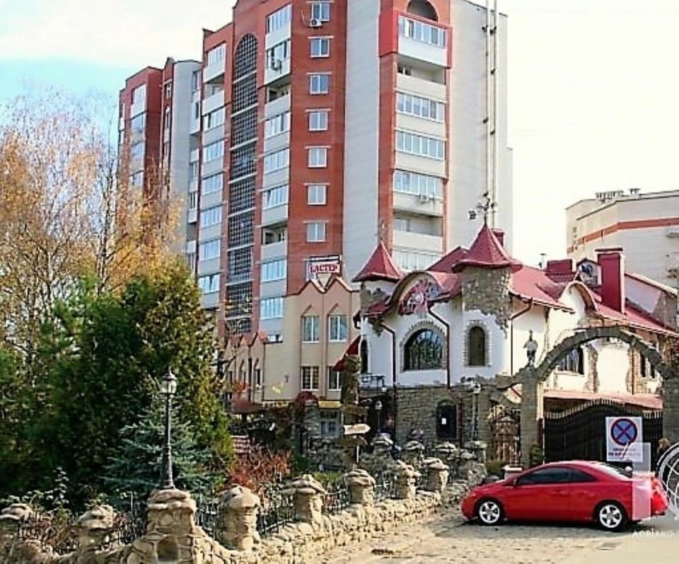 Property building, Facade/entrance