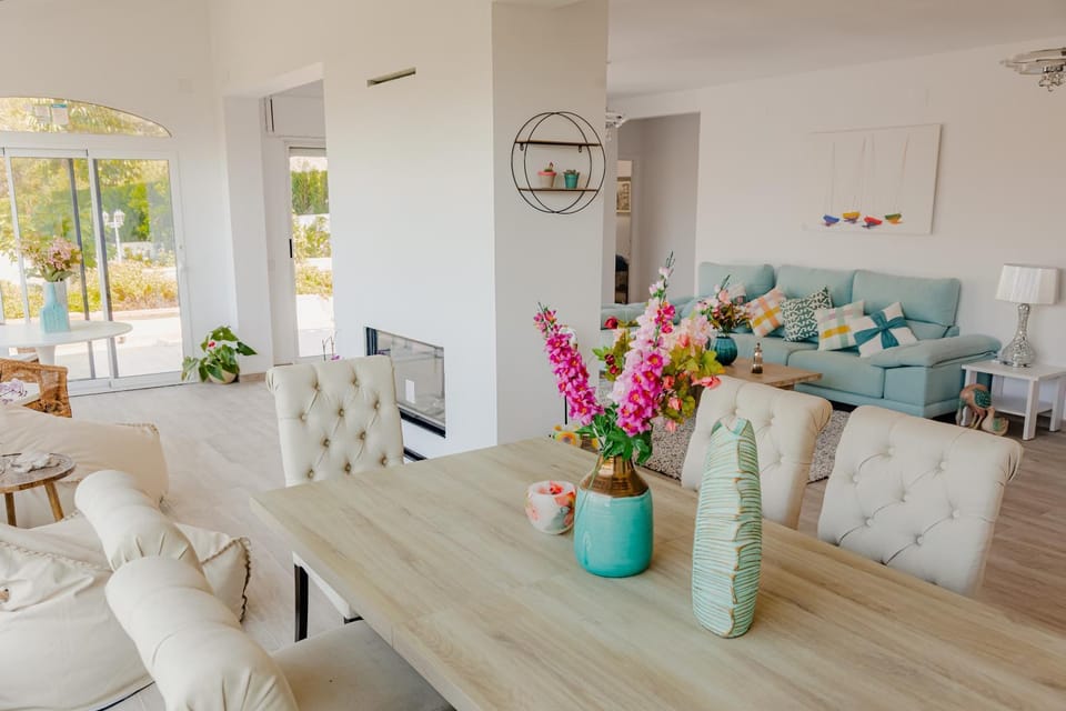 Living room, Dining area