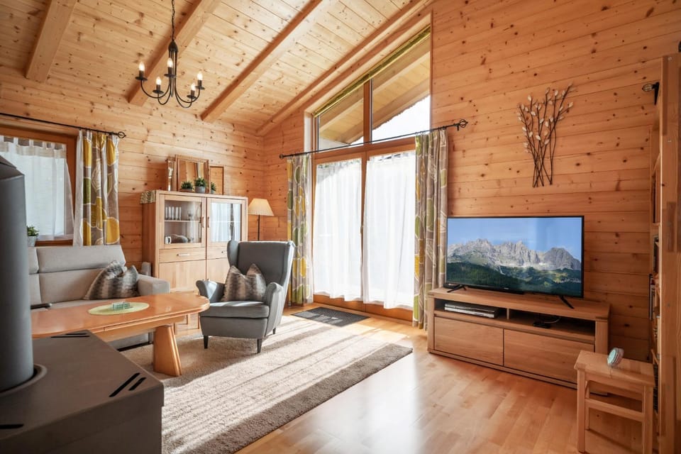 Communal lounge/ TV room, TV and multimedia, Living room, Seating area