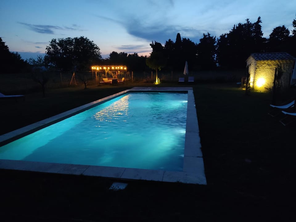 Mas de Karlotte House in Pernes-les-Fontaines