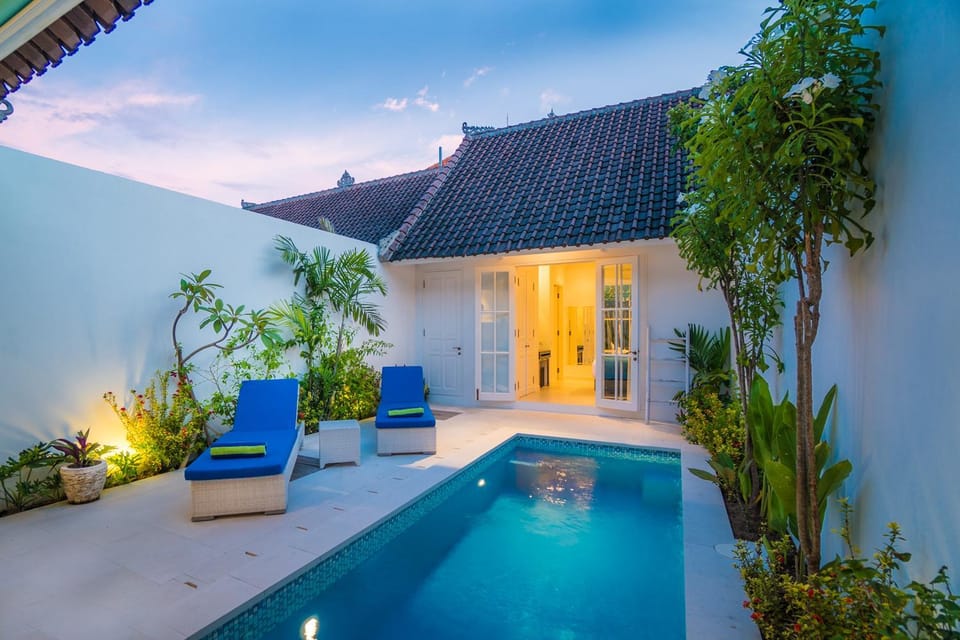 Property building, Garden view, Pool view, Swimming pool, sunbed