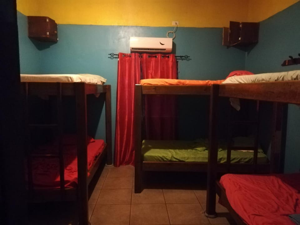 Cliff's Hostel Hostel in Bocas del Toro Province