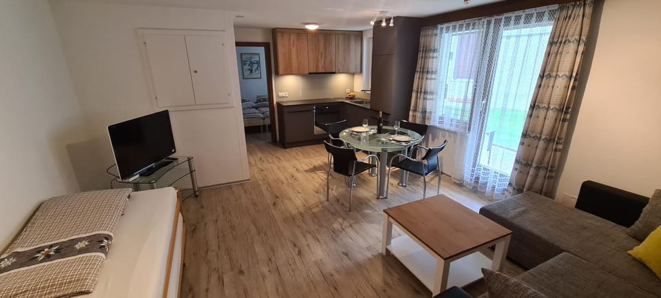 Kitchen or kitchenette, Living room, Photo of the whole room, Dining area