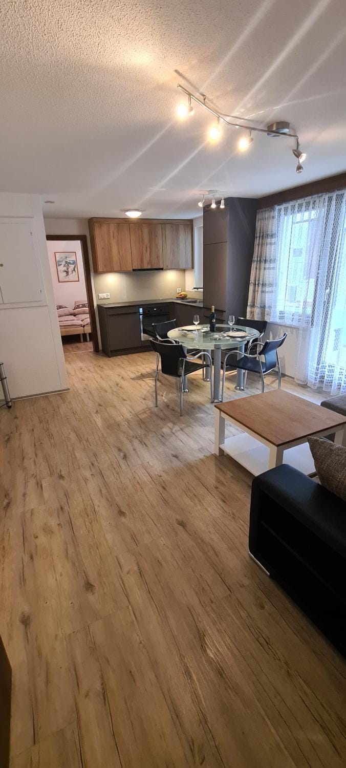 Kitchen or kitchenette, Photo of the whole room, Seating area, Dining area