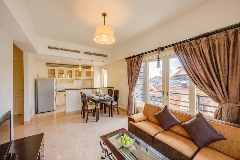 Kitchen or kitchenette, Living room, Seating area