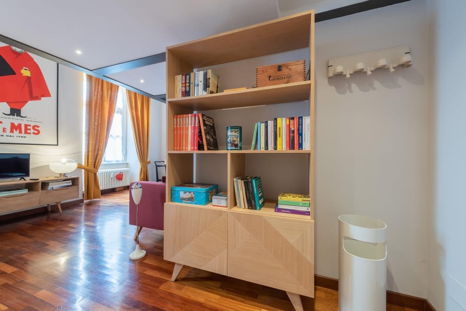 Living room, Photo of the whole room