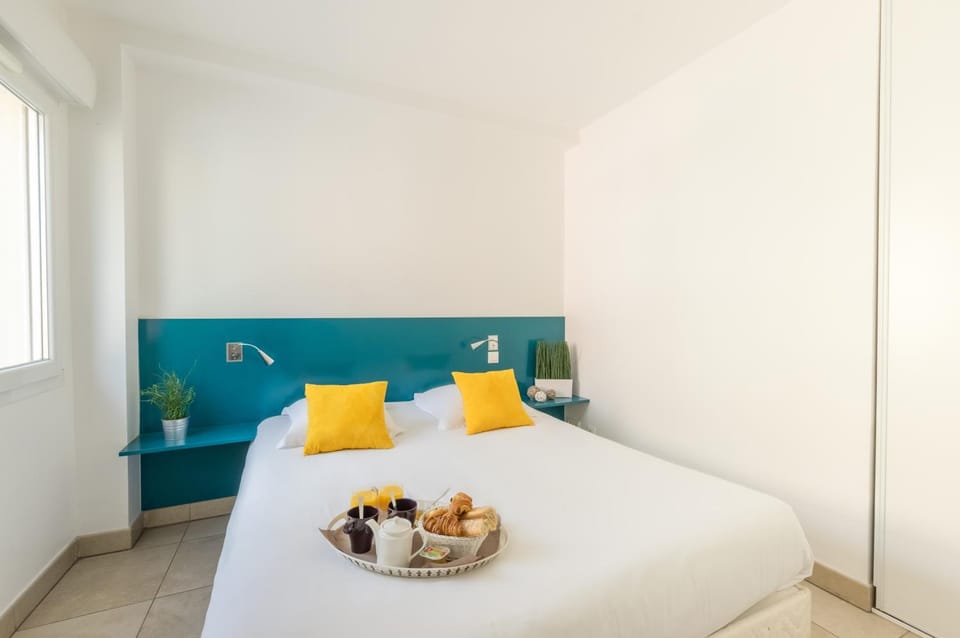 Bed, Bedroom, Breakfast