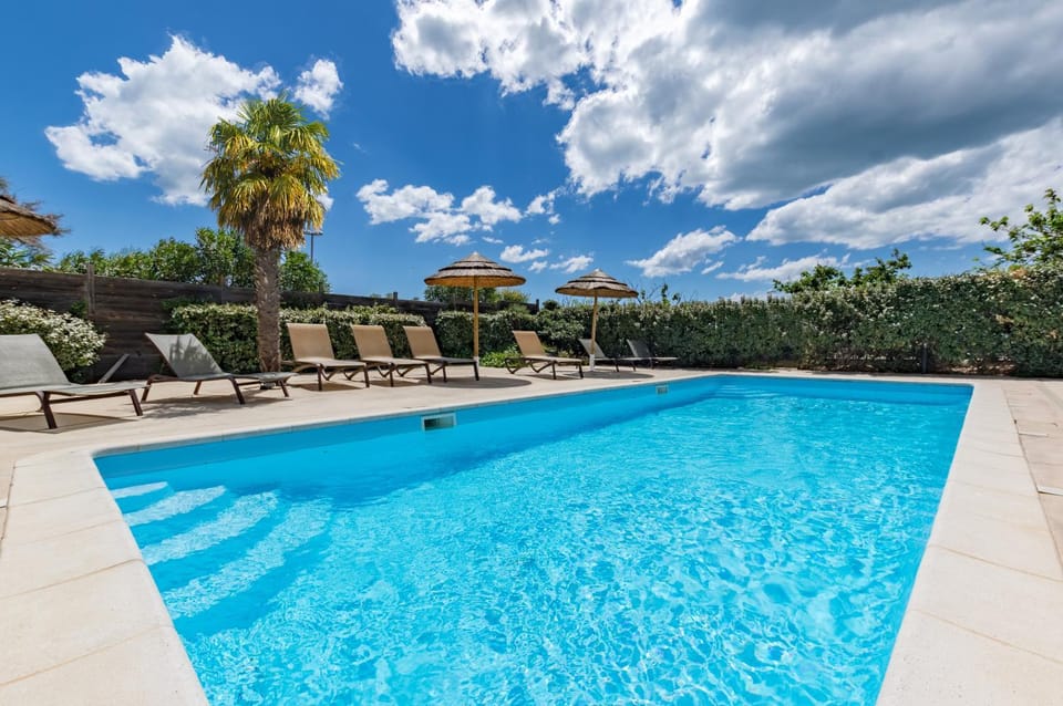 Swimming pool, Swimming pool