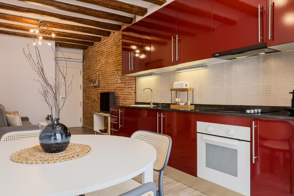 Kitchen or kitchenette, oven