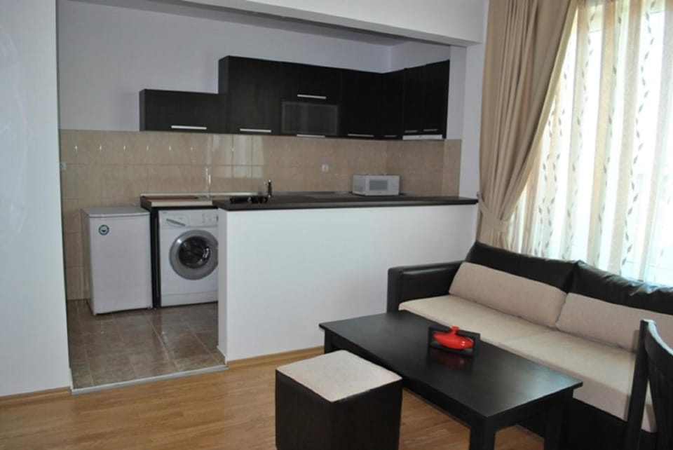 Kitchen or kitchenette, Living room, Dining area