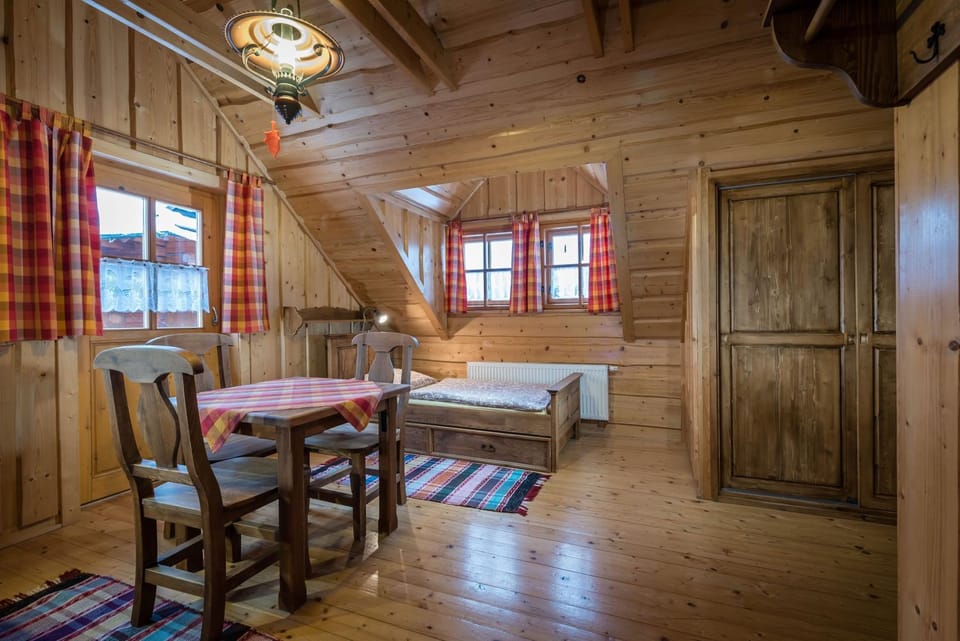 Bed, Photo of the whole room, Seating area, Bedroom