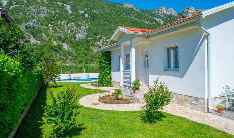 Property building, Patio, Garden