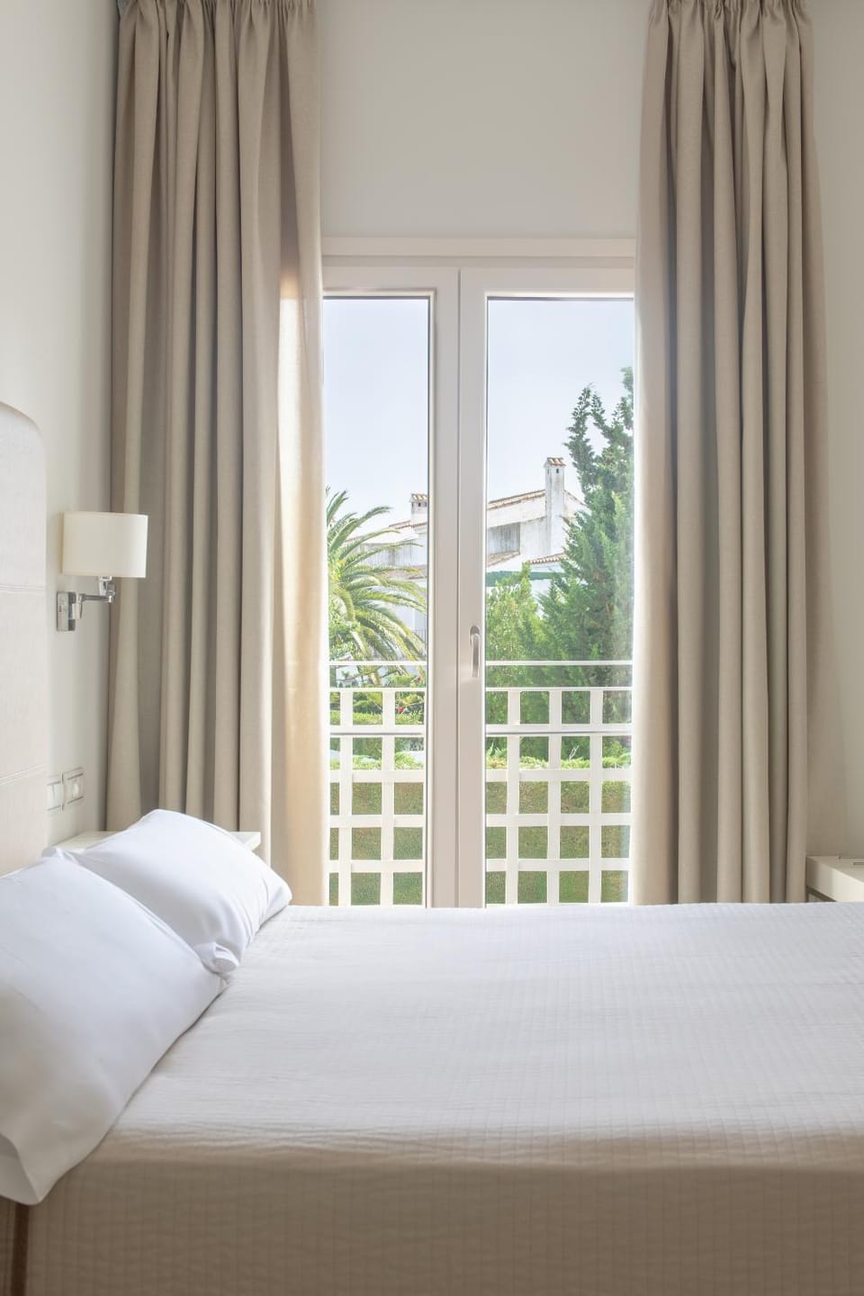 Bed, Mountain view