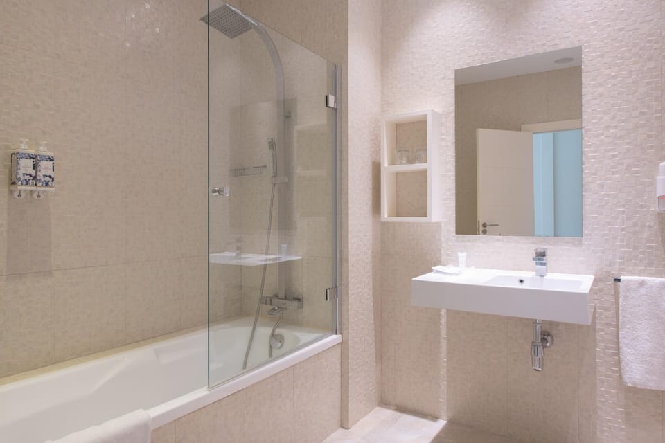 Bathroom, Bath, towels