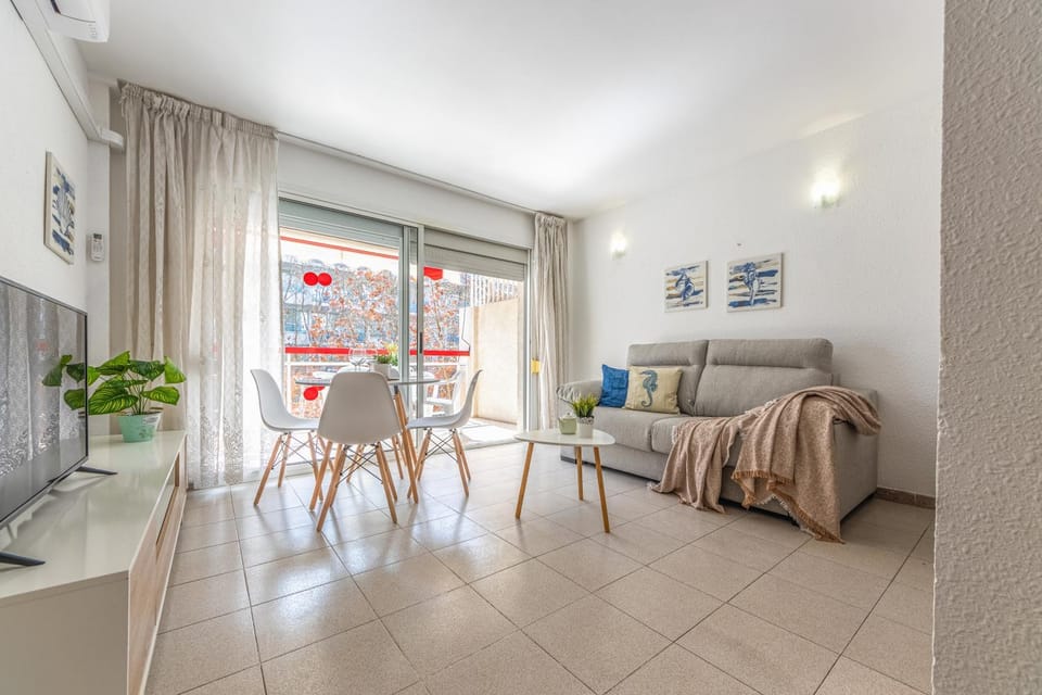 Living room, Dining area, air conditioner