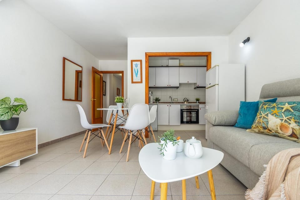 Kitchen or kitchenette, Living room, Dining area, pet friendly, stove