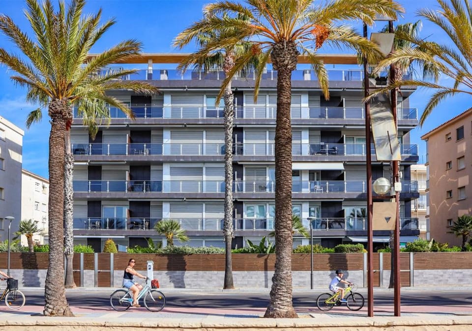 Apartamentos las Palmas VII Family only Apartment in Salou