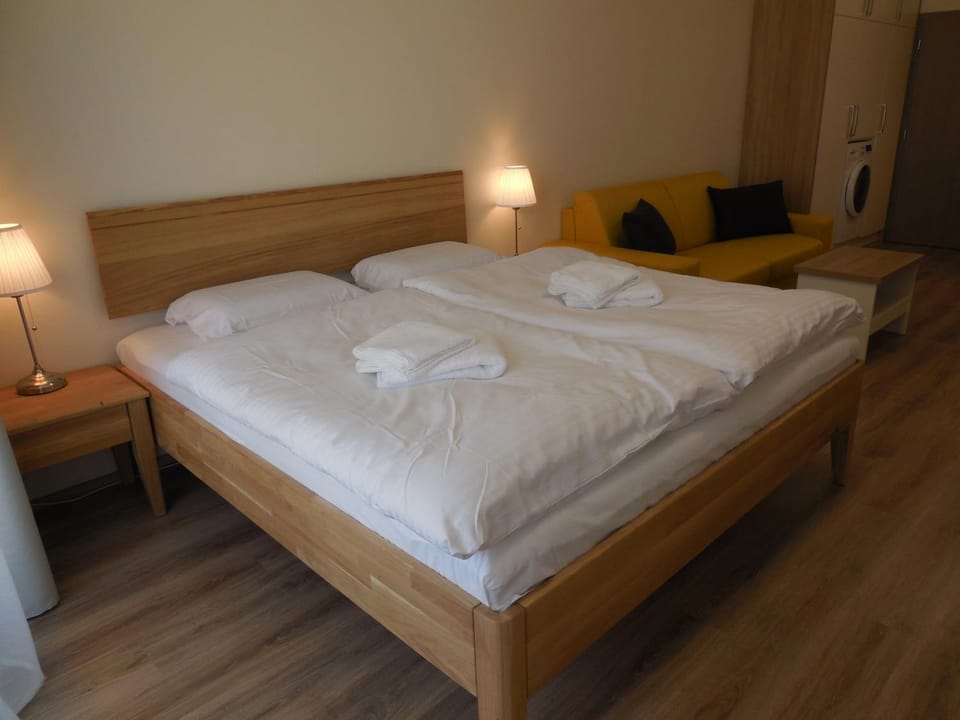 Bedroom, bunk bed