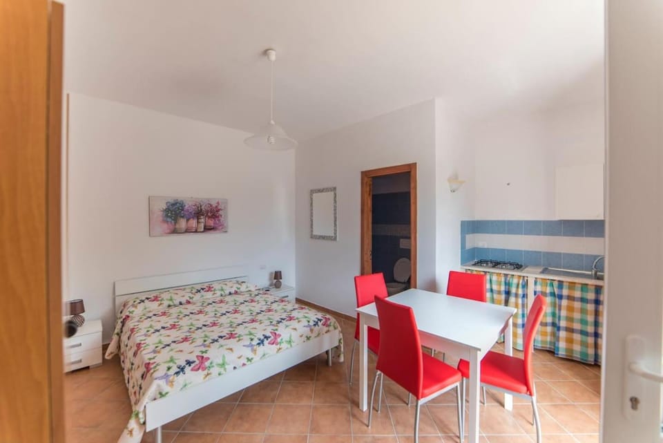 Bed, Kitchen or kitchenette, Photo of the whole room, Bedroom