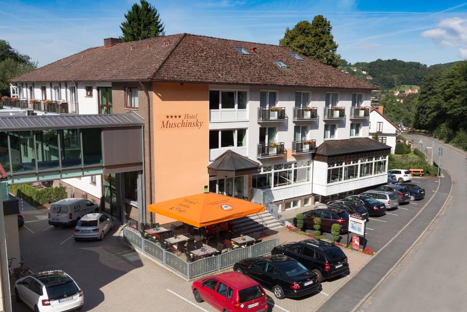 Property building, Facade/entrance, Area and facilities