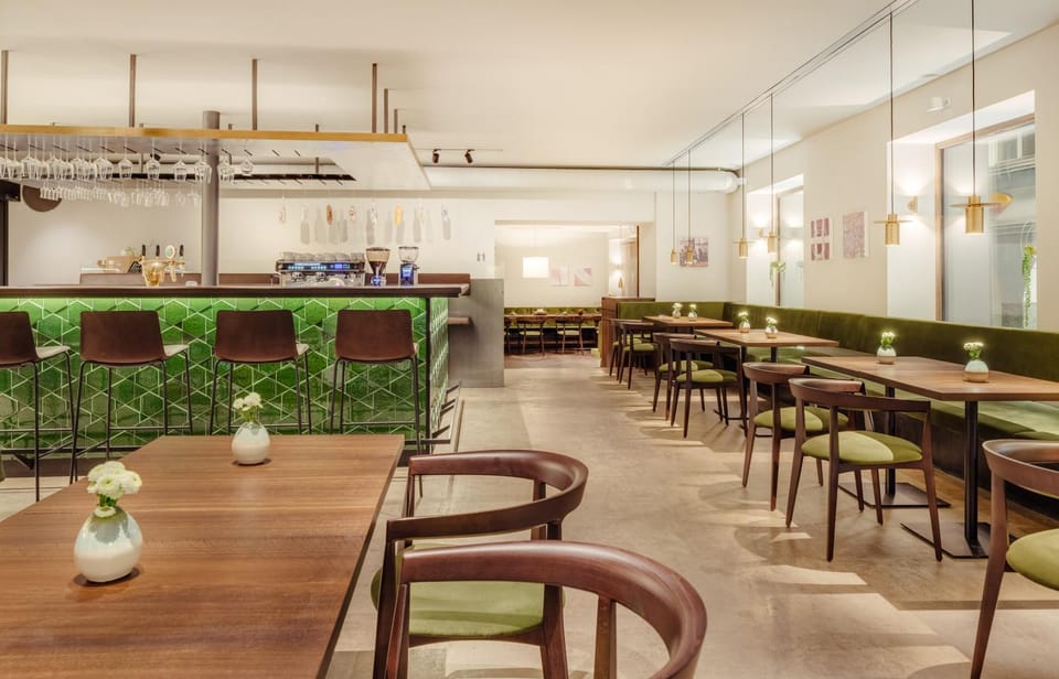 Restaurant/places to eat, Restaurant/places to eat