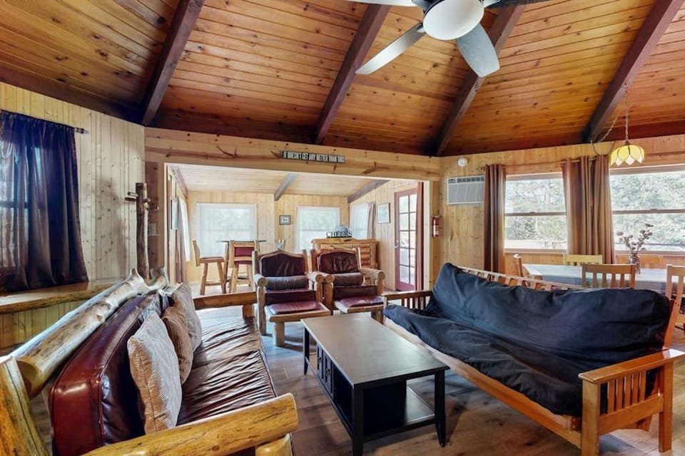 Rustic Retreat House in Groveland