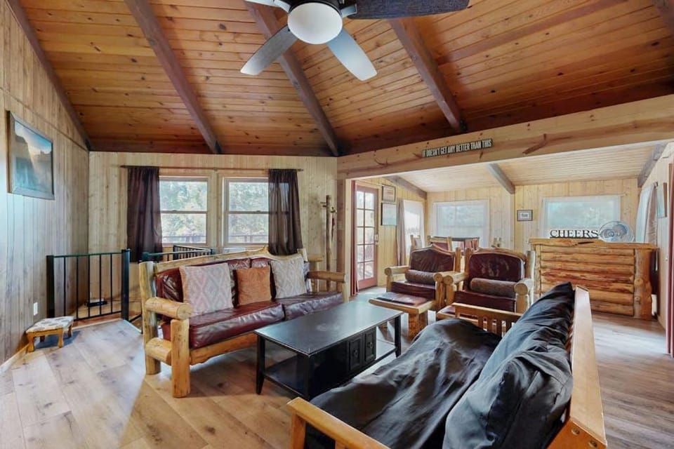 Rustic Retreat House in Groveland