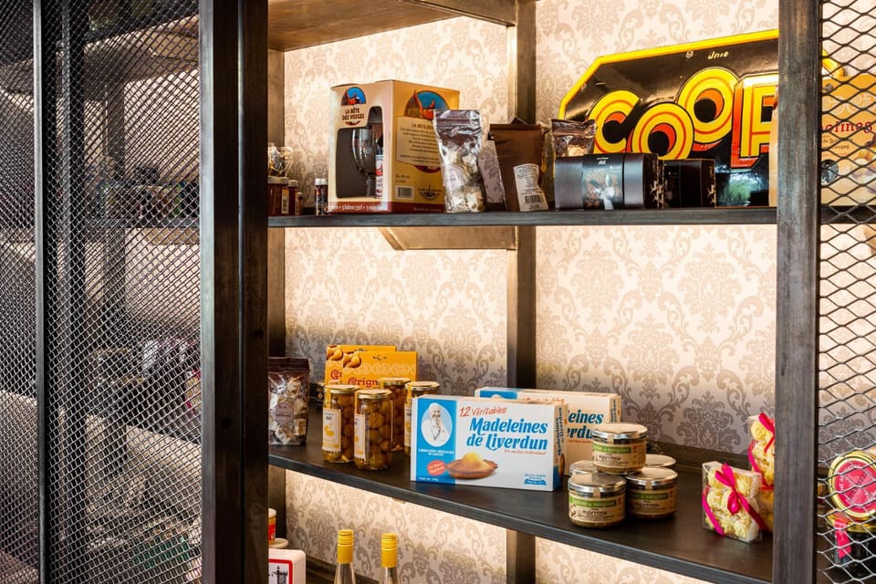 Supermarket/grocery shop