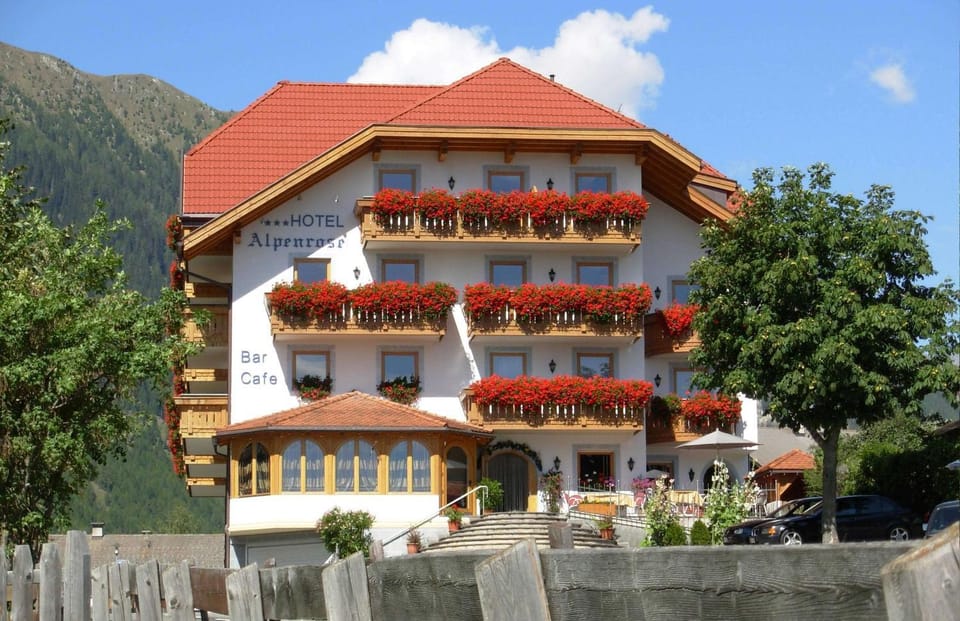B&B Hotel Alpenrose Rooms & Apartments Hotel in Trentino-South Tyrol