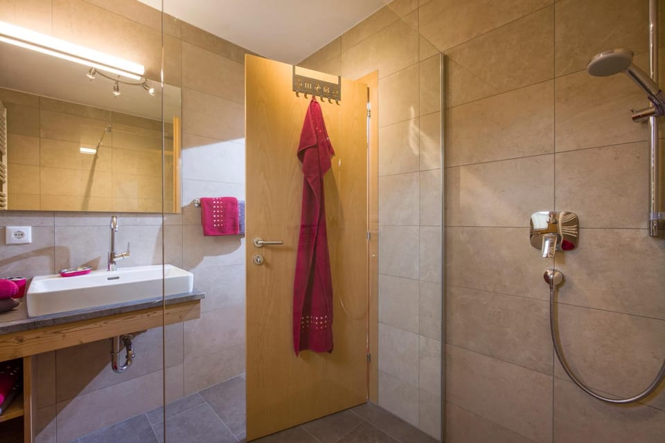 Shower, Bathroom, towels