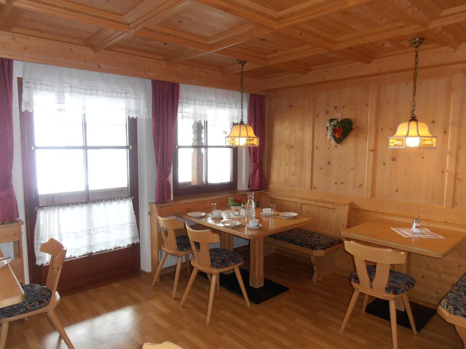 Dining area, Breakfast