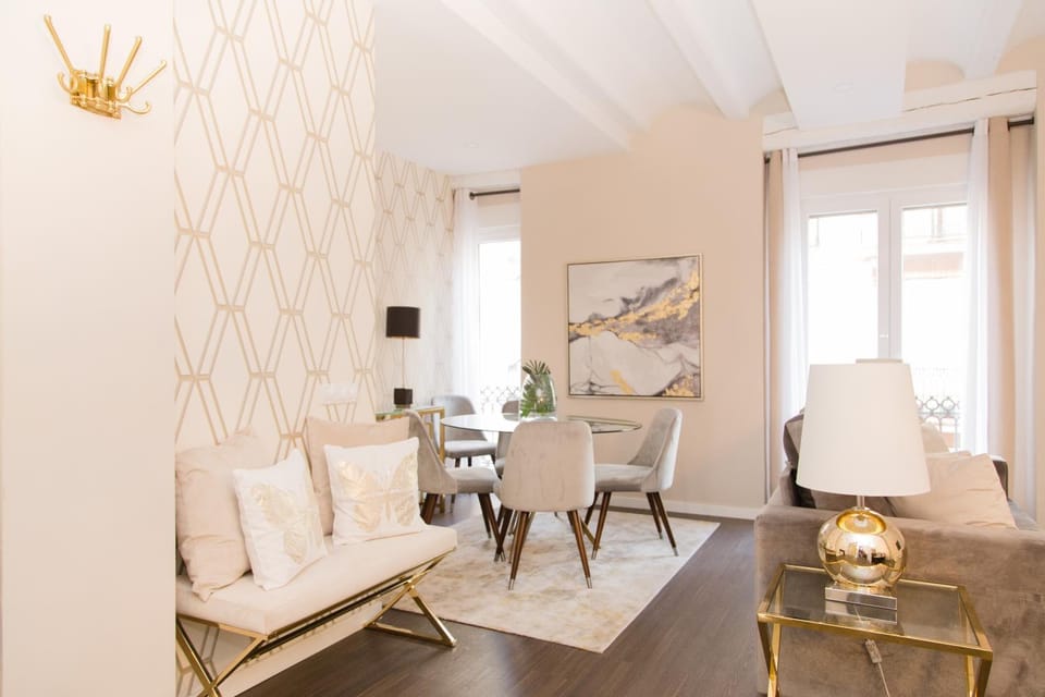 Living room, Photo of the whole room, Decorative detail, Dining area