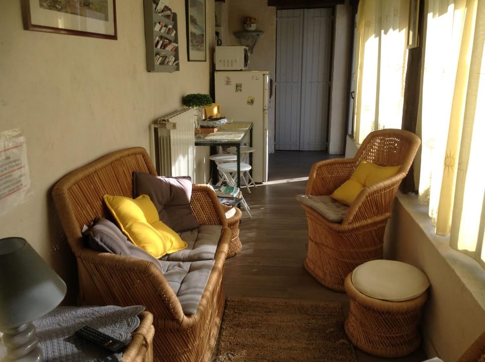 Property building, Coffee/tea facilities, Kitchen or kitchenette, Dining area