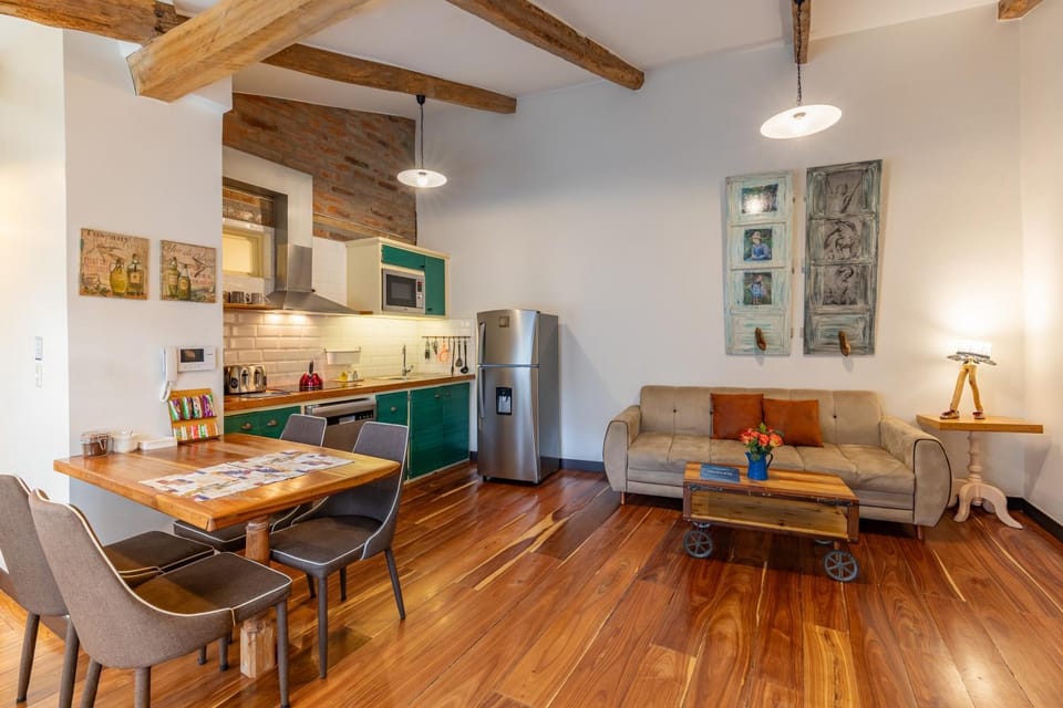 Kitchen or kitchenette, Living room, Seating area, Dining area, pet friendly