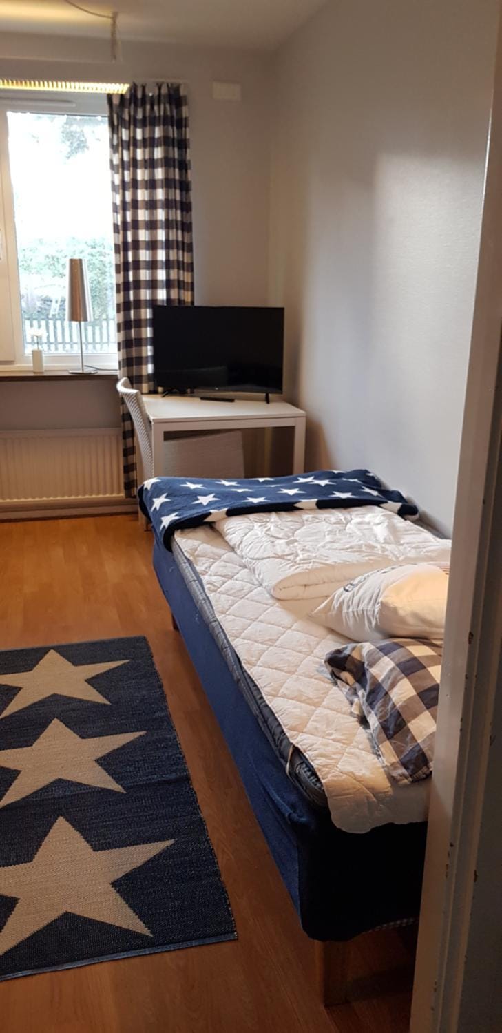 Communal lounge/ TV room, Bed, Bedroom, bunk bed