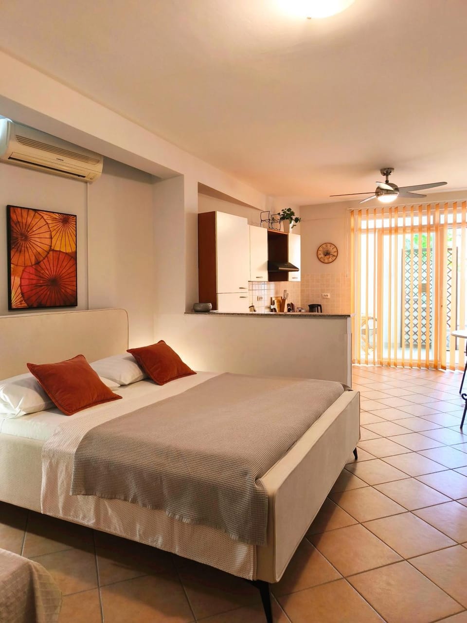 Bed, Photo of the whole room