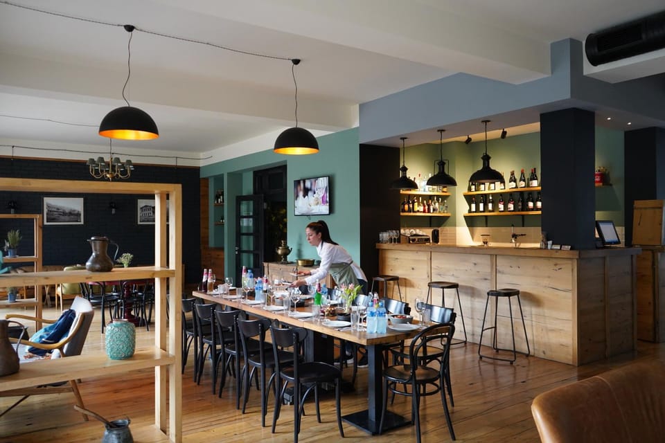 Staff, Restaurant/places to eat, People, Lounge or bar, Breakfast