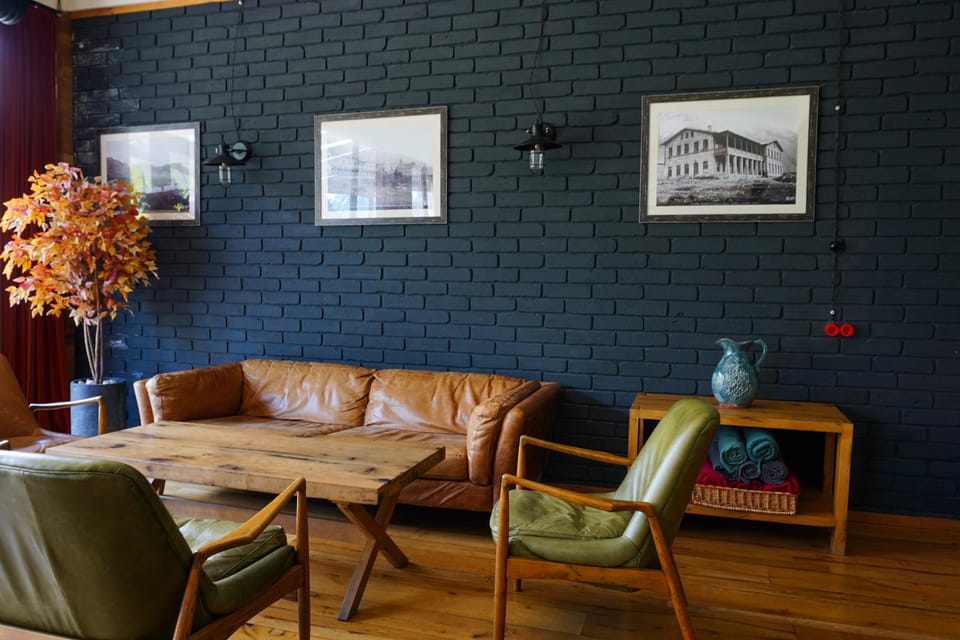 Restaurant/places to eat, Lounge or bar, Seating area