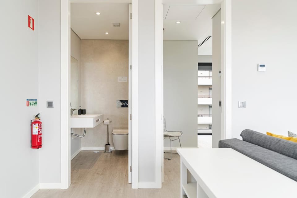 Shower, Toilet, Living room