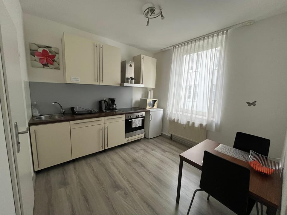 Coffee/tea facilities, Kitchen or kitchenette, Dining area, oven, pet friendly, stove