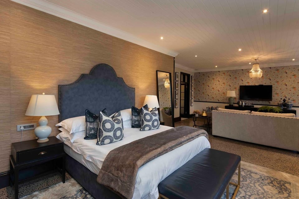 Bedroom, Mountain view