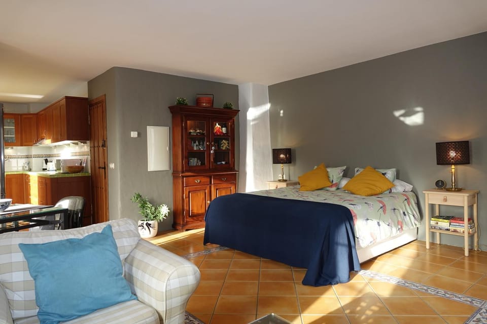 Living room, Dining area, Bedroom