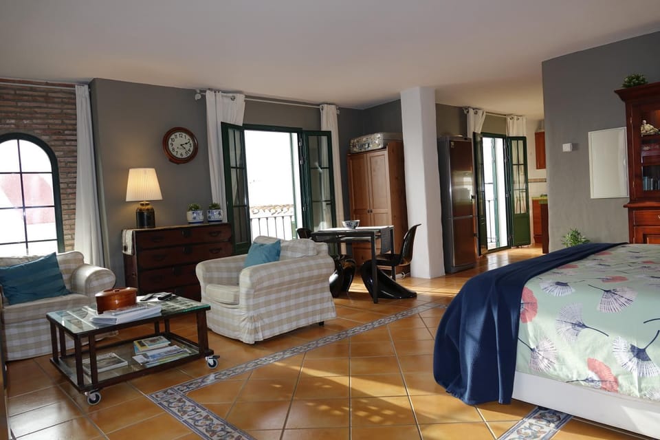 Bed, Living room, Dining area, Bedroom
