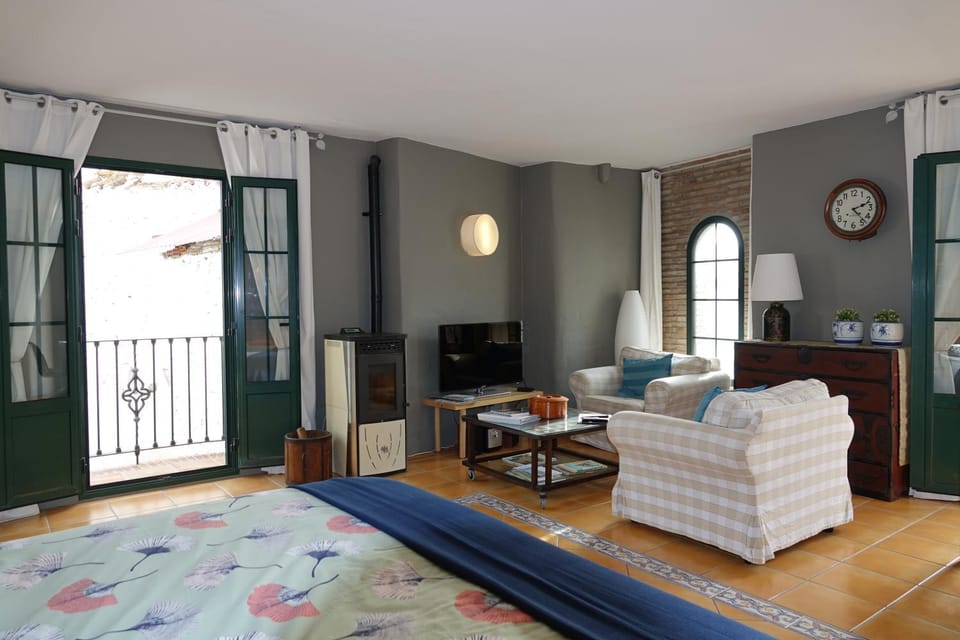 Communal lounge/ TV room, Bed, Living room, Evening entertainment, Bedroom, hair dresser